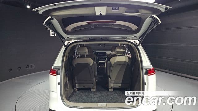 Kia Carnival 2022 — Фото 19/20