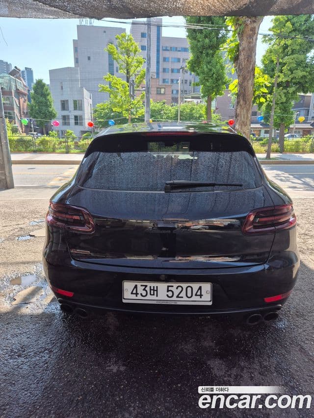 Porsche Macan 2018 — Photo 3/12