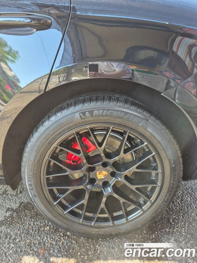 Porsche Macan 2018 — Photo 1/12