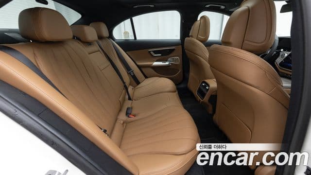 Mercedes-Benz E-Class 2025 — Фото 8/20