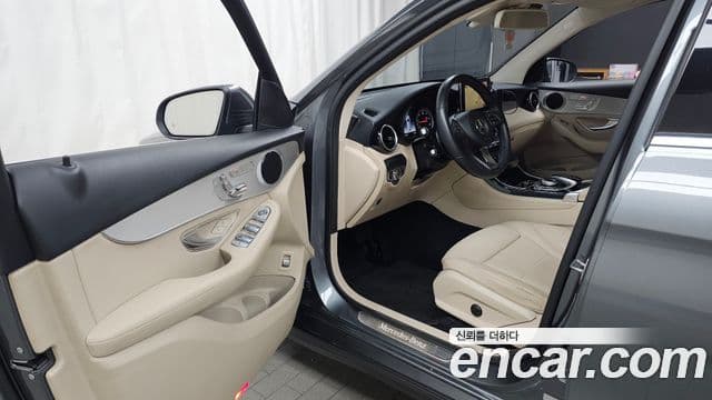 Mercedes-Benz GLC-Class 2018 — Şəkil 10/20