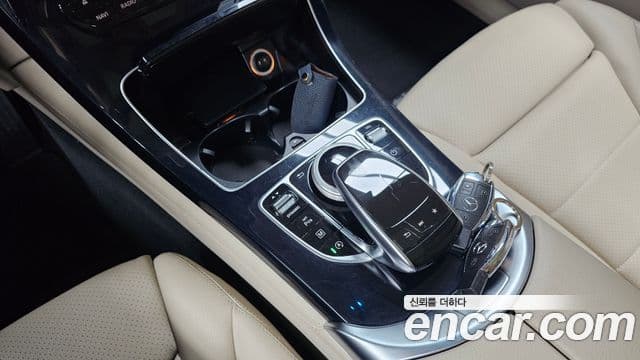 Mercedes-Benz GLC-Class 2018 — Şəkil 19/20