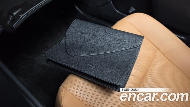 Lexus UX250h 2024 — Фото 16/20