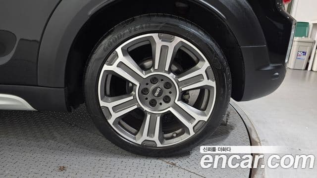 Mini Cooper S Countryman 2021 — ფოტო 28/30