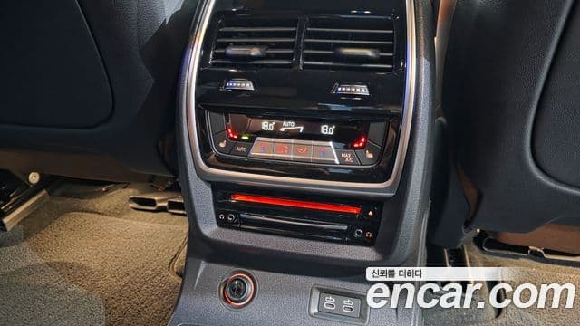 BMW X7 2020 — ფოტო 16/20