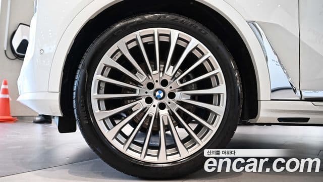 BMW X7 2021 — ფოტო 4/20