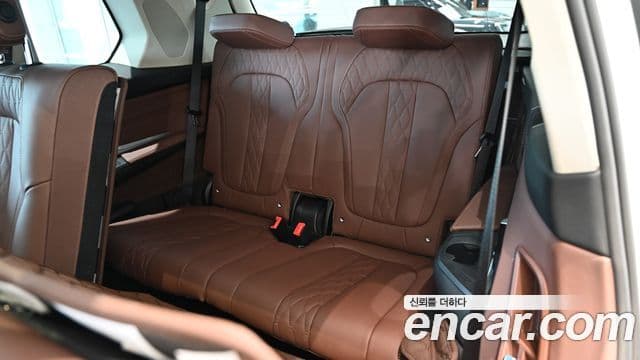 BMW X7 2021 — ფოტო 15/20