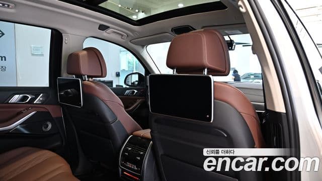 BMW X7 2021 — ფოტო 16/20