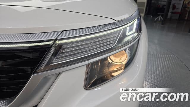 Kia Seltos 2021 — Şəkil 27/30