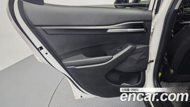 Kia Seltos 2021 — Şəkil 25/30
