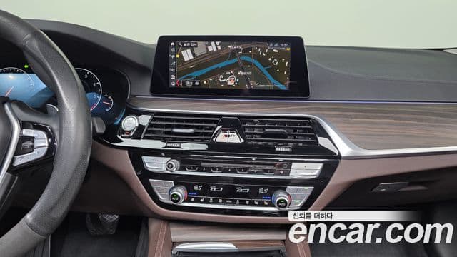 BMW 5 Series 2019 — Фото 14/20