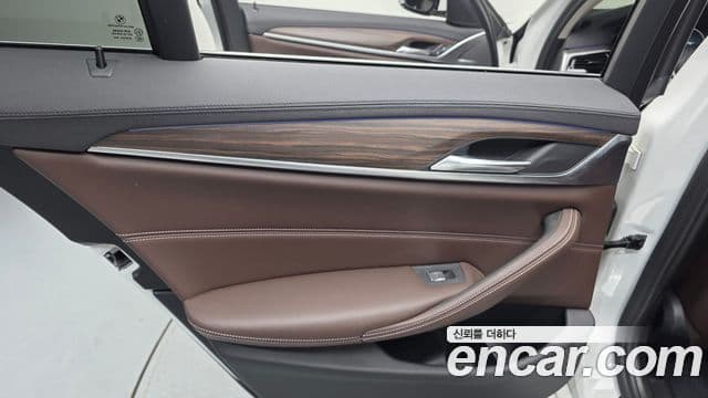 BMW 5 Series 2019 — Photo 32/32