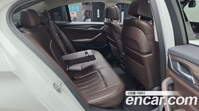 BMW 5 Series 2019 — Photo 31/32