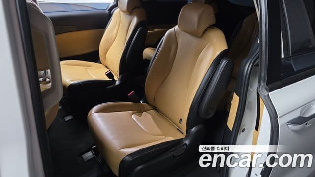 Kia Carnival 2020 — Фото 11/20