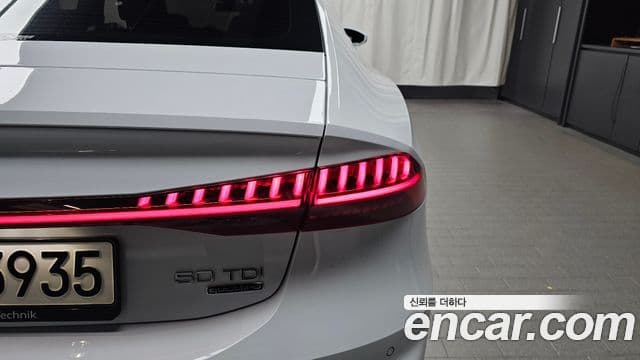 Audi A7 2021 — Şəkil 19/32
