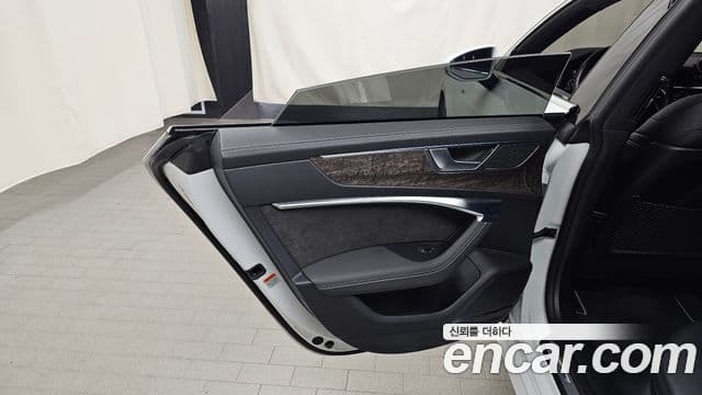 Audi A7 2021 — Şəkil 26/32