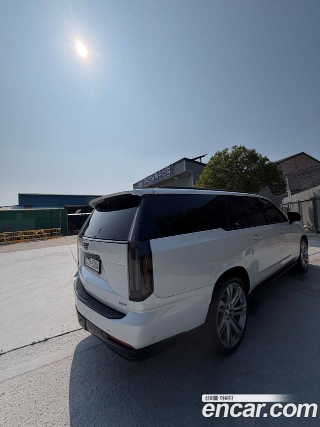 Cadillac Escalade 2025 — Şəkil 4/9