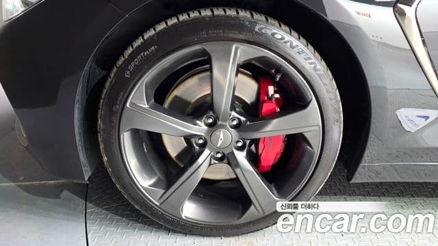 Genesis G70 2019 — Photo 27/33