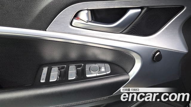Genesis G70 2019 — Photo 15/33