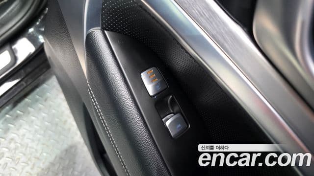 Genesis G70 2019 — Photo 26/33
