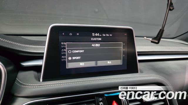 Genesis G70 2019 — Photo 8/33