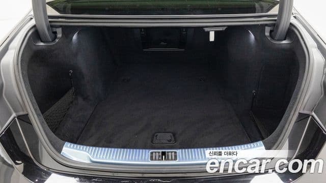 Mercedes-Benz S-Class 2025 — Photo 2/20