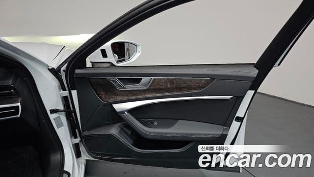 Audi A6 2021 — Photo 27/33