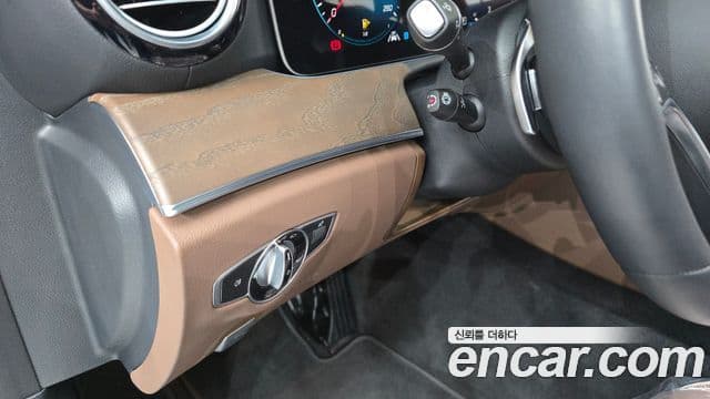 Mercedes-Benz E-Class 2022 — Şəkil 18/20