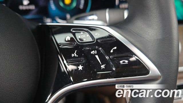 Mercedes-Benz E-Class 2022 — Photo 23/31