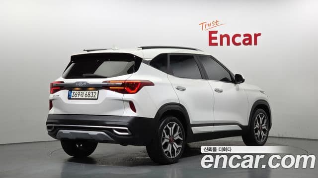 Kia Seltos 2022 — ფოტო 2/20