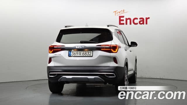 Kia Seltos 2022 — ფოტო 4/20