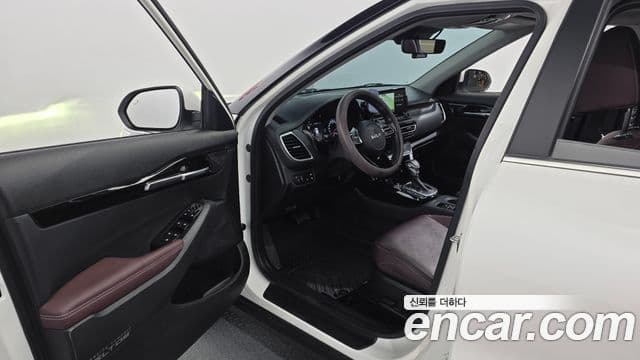 Kia Seltos 2022 — ფოტო 10/20