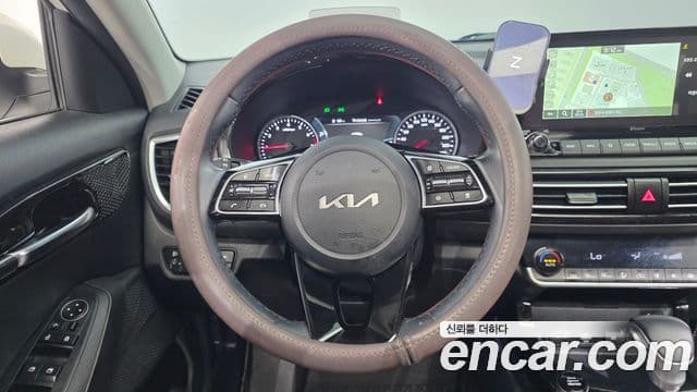Kia Seltos 2022 — ფოტო 15/20