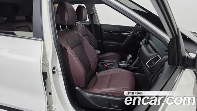 Kia Seltos 2022 — Şəkil 28/33