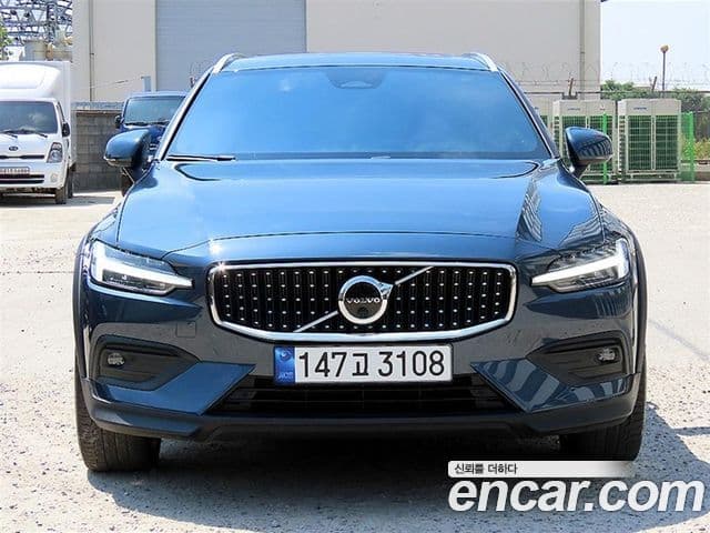 Volvo V60 Cross Country 2022 — Şəkil 9/20