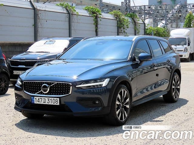 Volvo V60 Cross Country 2022 — Şəkil 1/20
