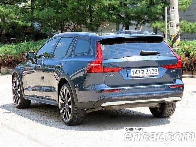 Volvo V60 Cross Country 2022 — Şəkil 2/20