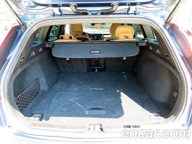 Volvo V60 Cross Country 2022 — Şəkil 17/20