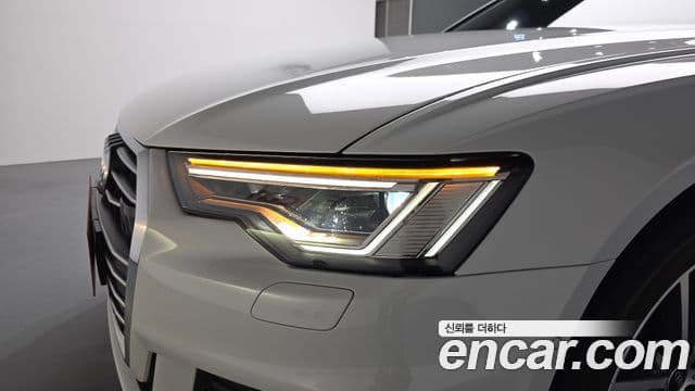 Audi A6 2022 — ფოტო 30/33