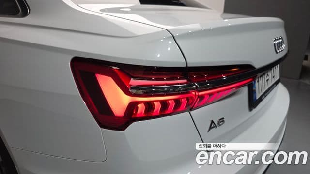 Audi A6 2022 — ფოტო 27/33