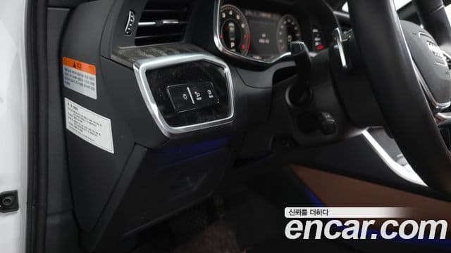 Audi A6 2022 — ფოტო 28/33