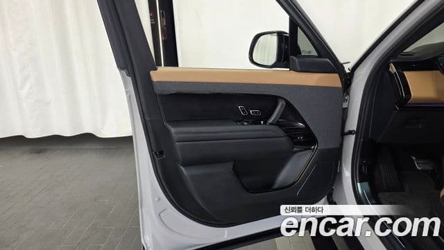 Land Rover Range Rover Sport 2024 — Photo 28/36