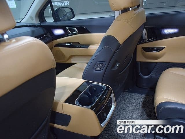 Kia Carnival 2020 — ფოტო 7/20