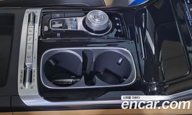 Kia Carnival 2020 — ფოტო 16/20