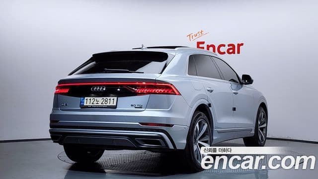 Audi Q7 2021 — Şəkil 1/20