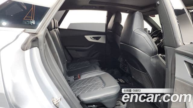 Audi Q7 2021 — Şəkil 10/20