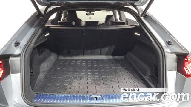Audi Q7 2021 — Şəkil 18/20
