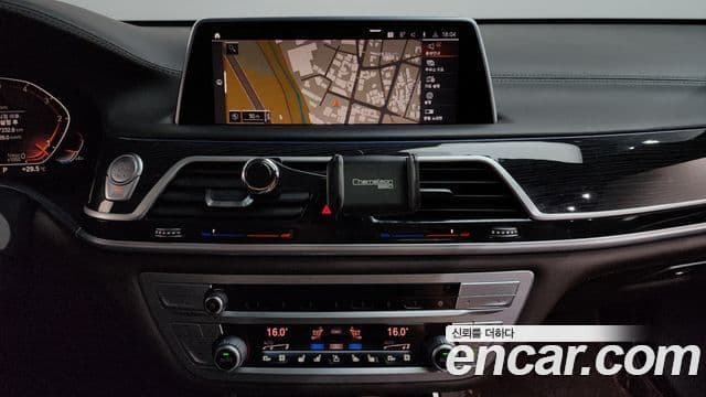 BMW 7 Series 2019 — ფოტო 12/20