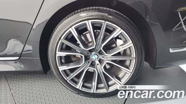 BMW 7 Series 2019 — Photo 7/36