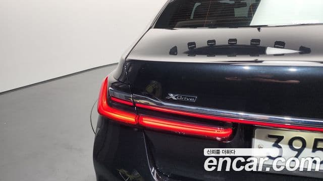 BMW 7 Series 2019 — Photo 24/36